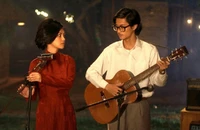 Biệt danh 'Nữ hoàng chân đất' của Khánh Ly được hé lộ trong trailer 'Em và Trịnh'
