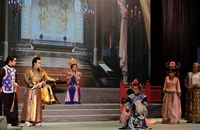 Hoài Linh và Thoại Mỹ 'đối đầu' Bình Tinh trong 'Hoàn Châu cách cách'