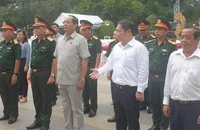 Phó Chủ tịch Quốc hội Trần Quang Phương viếng các anh hùng liệt sĩ tại Đền Tưởng niệm Bến Dược
