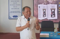 Dịch giả Nguyễn Hữu Dũng chuyển ngữ 'Hiệp sĩ thánh chiến' suốt 30 năm