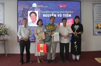 Hội nhà văn TP.HCM truy tặng Giải thưởng cống hiến cho cố nhà thơ Nguyễn Vũ Tiềm
