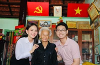 Hoa hậu Mai Phương, MC Trọng Hiền đồng hành chăm sóc Mẹ Việt Nam Anh hùng