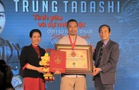 Trung Tadashi nhận bằng kỷ lục với cuốn sách đầu tiên về nghệ thuật xăm hình Á Đông