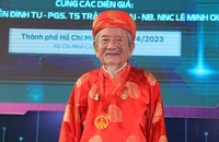Nhà nghiên cứu 103 tuổi dùng 10 tiếng trong ngày để viết sách và nghiên cứu