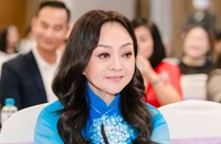 Danh ca Hương Lan: 'Đi hát 57 năm tôi vẫn năn nỉ má Ngọc Giàu dạy mình'
