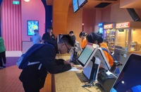 Khán giả TP. HCM kéo đến rạp đăng ký vé xem phim Đào phở và piano dù chưa có suất chiếu