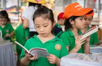 400 em nhỏ háo hức tham quan Hội sách lớn nhất TP Vinh 