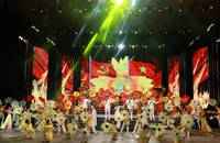 Hào hùng chương trình nghệ thuật chào mừng lễ 30-4 tại phố đi bộ Nguyễn Huệ