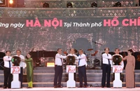 Bí thư Thành ủy Nguyễn Văn Nên cùng các lãnh đạo dự lễ khai mạc 'Những ngày Hà Nội tại TP.HCM'