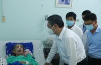 Lãnh đạo TP.HCM thăm hỏi nhạc sĩ Lư Nhất Vũ