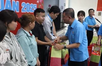 'Chuyến tàu công đoàn': Chi gần 2 tỉ đồng mua vé đưa người lao động về quê đón Tết