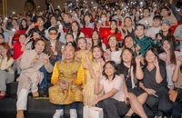 'Nụ hôn bạc tỷ' cán mốc 100 tỉ đồng, soán ngôi phòng vé 'Bộ tứ báo thủ'