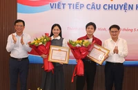 Tuyên dương tác giả, nghệ sĩ quảng bá ca khúc 'Viết tiếp câu chuyện hòa bình' 