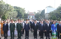Lãnh đạo TP.HCM dâng hương tưởng nhớ Tổng Bí thư Nguyễn Văn Linh