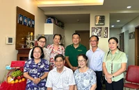Lãnh đạo TP.HCM thăm và tri ân văn nghệ sĩ tiêu biểu