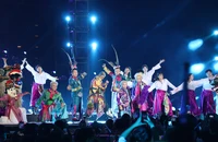 Concert "Anh trai vượt ngàn chông gai" đến TP.HCM: Cháy hết mình suốt 5 tiếng đêm qua
