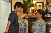 Trần Bờm, con trai NSND Trần Lực chạm ngõ điện ảnh với vai chính trong 'Bà đừng buồn con'