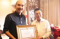 Lãnh đạo TP.HCM thăm và tặng bằng khen cho đạo diễn Bùi Thạc Chuyên
