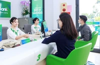 Ngân hàng dồn dập nâng lãi suất huy động, lo chi phí vay tiền gia tăng
