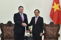 Phó Thủ tướng Trần Lưu Quang tiếp Đại sứ Mỹ Marc Evans Knapper