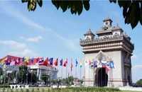 Thủ tướng Chính phủ lên đường dự Hội nghị Cấp cao ASEAN lần thứ 44, 45 tại Lào