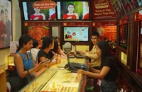 Lý do giá vàng thế giới bất ngờ hạ sâu