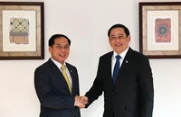 Phó Thủ tướng Bùi Thanh Sơn hội kiến Thủ tướng Lào Sonexay Siphandone