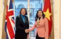 Thứ trưởng Bộ Ngoại giao Lê Thị Thu Hằng gặp Quốc vụ khanh Bộ Ngoại giao Anh Catherine West