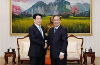 Chủ tịch nước Lương Cường gặp các nguyên lãnh đạo cấp cao Lào