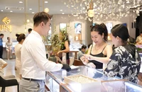 Giá vàng thế giới, vàng miếng trong nước diễn biến bất ngờ 