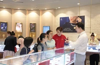 Mỹ - Trung Quốc lên lịch đối thoại về thương mại, giá vàng thế giới hạ nhiệt