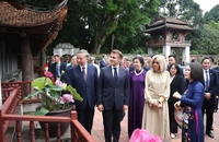 Tổng Bí thư Tô Lâm và Tổng thống Pháp thăm Văn Miếu - Quốc Tử Giám