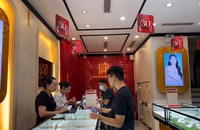 Giá vàng thế giới bất ngờ đảo chiều giảm mạnh