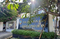 Tòa làm việc 'xuyên trưa', nghị án kéo dài vụ chứa mại dâm tại massage Hoàng Thành