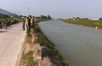Công an đang xác minh vụ việc bỏ đôi dép bên bờ sông cùng thư 'tuyệt mệnh'