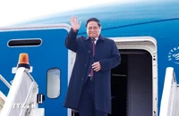 Thủ tướng Phạm Minh Chính được mời bánh mỳ muối và kẹo ngọt khi tới Nga dự BRICS 2024 mở rộng