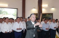 Hình ảnh Tổng Bí thư Tô Lâm dâng hương tưởng niệm Cụ Phó bảng Nguyễn Sinh Sắc