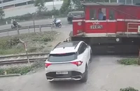 Từ 15-5, ô tô vượt rào chắn đường sắt bị phạt tới 20 triệu đồng