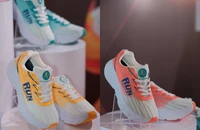 Mẫu giày thông minh giúp bạn kiếm tiền khi chạy bộ