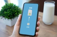 eSIM có bị xóa khi khôi phục lại iPhone hay không?