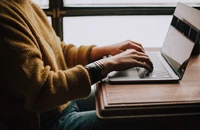 Google hé lộ công cụ cạnh tranh với ChatGPT