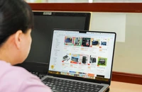 mua sắm hàng công nghệ trực tuyến