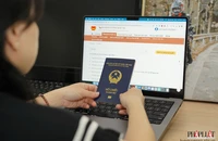 Giảm 10% lệ phí cấp hộ chiếu online, người dân làm tại nhà ra sao?