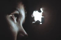 Hàng ngàn chiếc iPhone bị phần mềm gián điệp tấn công