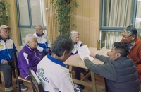 Khi người già cũng tập tành làm video ngắn 