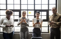 Tại sao sử dụng Facebook trong công ty lại gây tranh cãi?