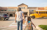 5 giải pháp để tránh quên học sinh trên xe đưa đón