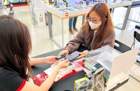 Tắt sóng 2G: Nơi thu cũ đổi mới, nơi tặng điện thoại 4G miễn phí