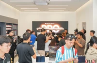 Hàng ngàn chiếc iPhone 16 series được giao ngay trong đêm 