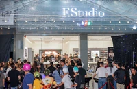 Video: Người Việt chi tiền tỉ mua iPhone 16